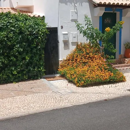 Casa Rustica - Entire Courtyard House - Sunny Patio Ferienhaus Olhão