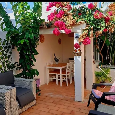Casa Rustica - Entire Courtyard House - Sunny Patio Ferienhaus *